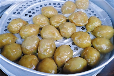 番粉圆番粉圆又叫"地瓜包",在过去每逢清明,冬至,坎门家家户户都要做