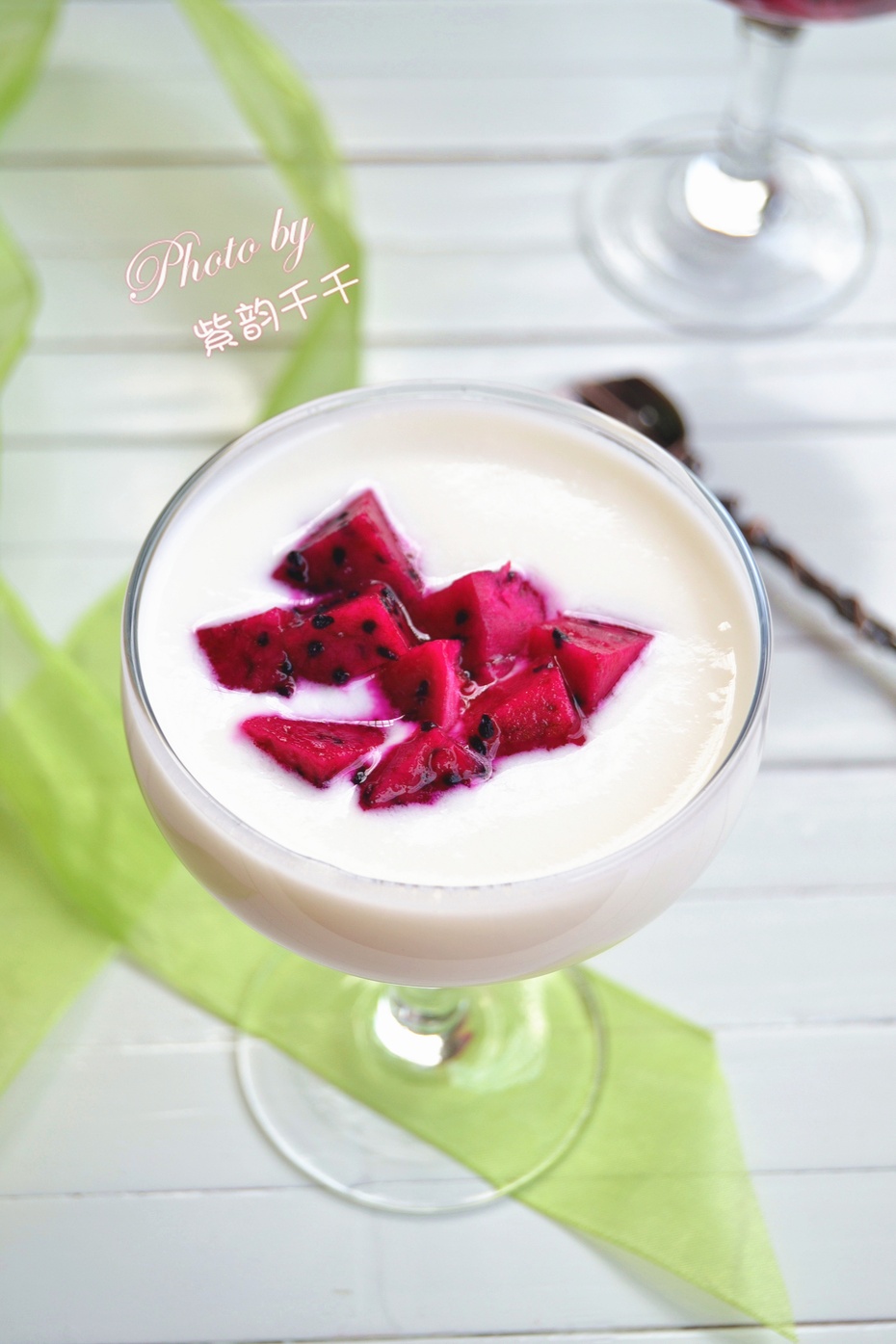 瘦身减肥佳品火龙果酸奶