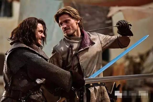 集阔剑的轻便,骑士剑的突刺,斩剑的劈砍,斩击,长剑的经典于一体,无论