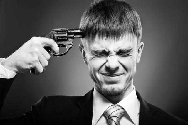 长期的消极心态会让我们一直觉得整个世界都笼罩在灰色之中.