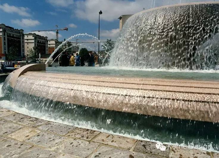 阶梯式跌水由多层阶梯造型构成的跌水景观.