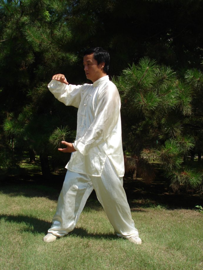 =分享120岁武林泰斗吕紫剑师爷的《八卦混元养生功法》动功八式练功图